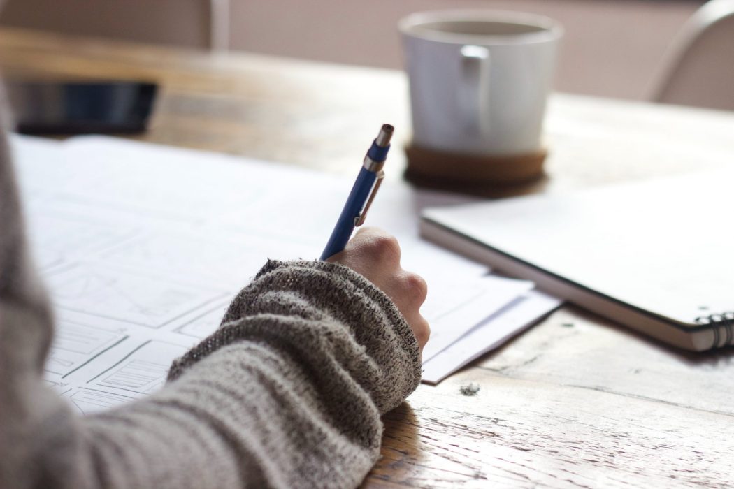 writing down and signing Italian work contracts