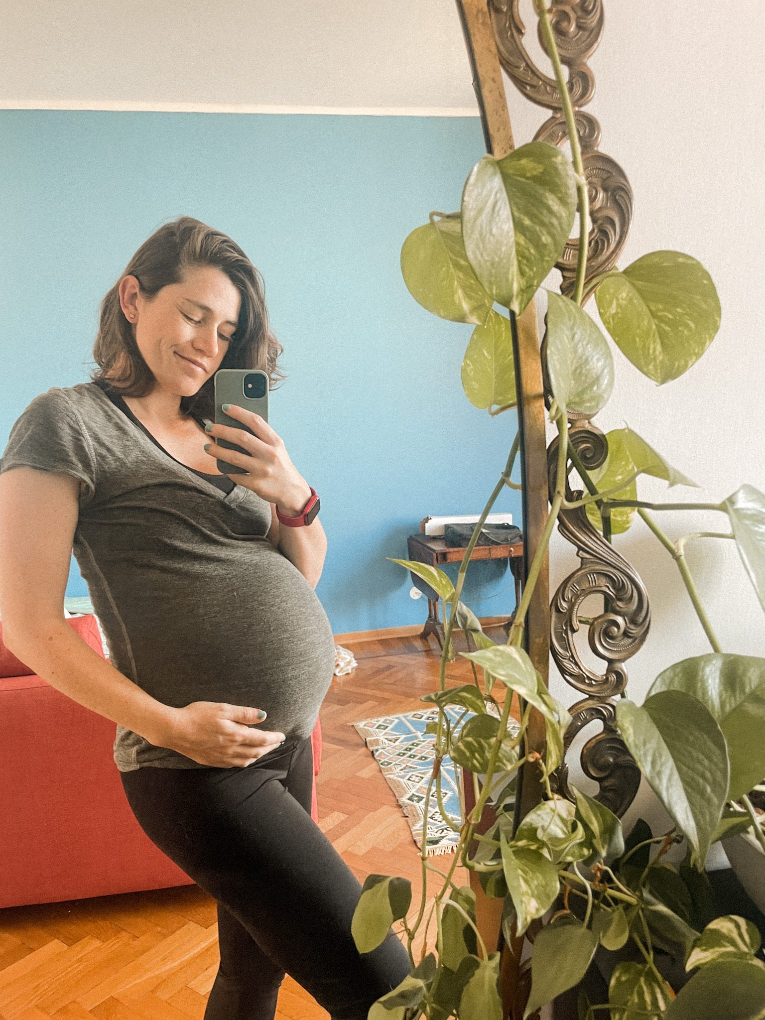 pregnant in italy third trimester mirror pic