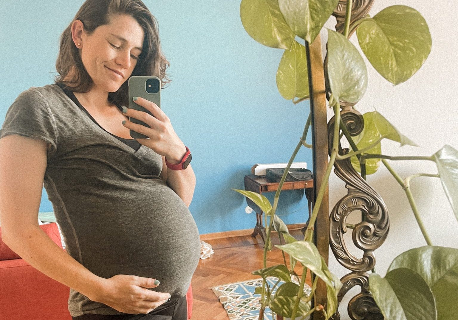 pregnant in italy third trimester mirror pic