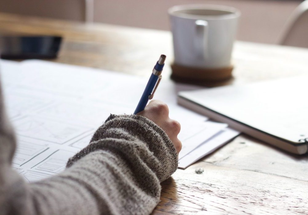 writing down and signing Italian work contracts