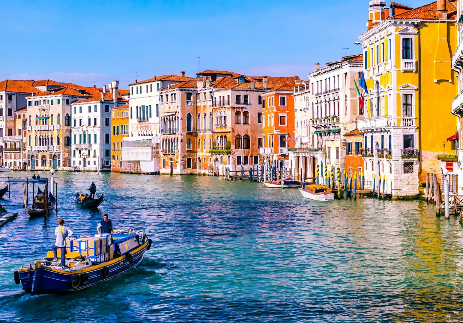 venice canals under the sun, discovering Venice's best-kept secrets with Bounce