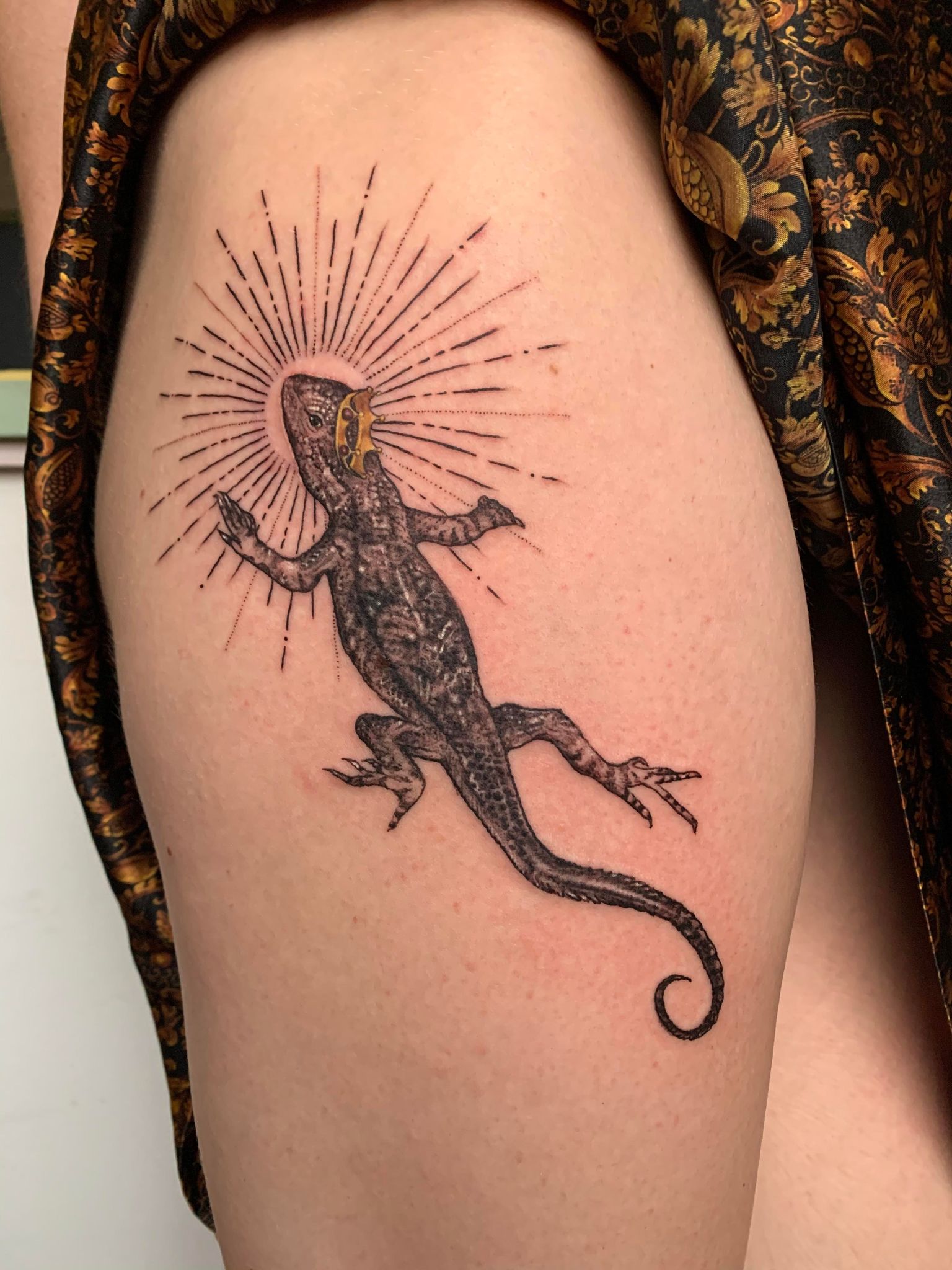 Lizzard Iguana Animal with a crown