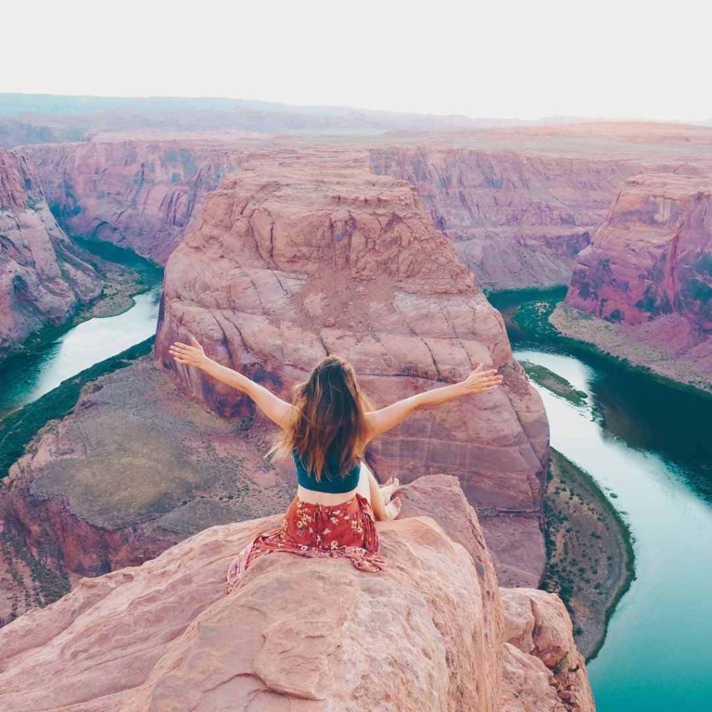 Lo que necesitas saber si eres un solo traveller. Desfronterate Canva  96kb