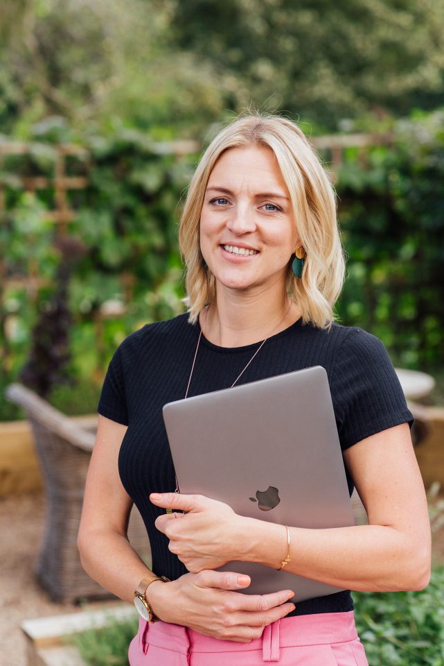 Kellie Simpson with Laptop