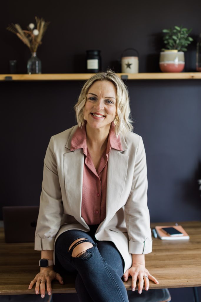 how to work with a virtual assistant